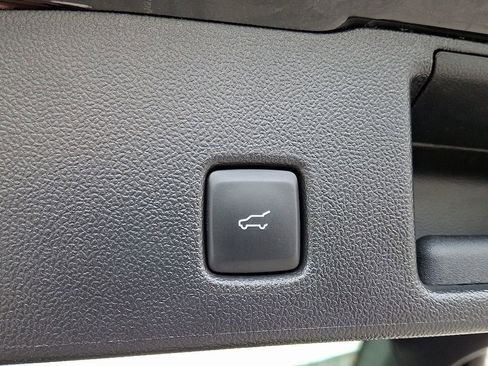 Used 2025 Ford Escape SE image 30