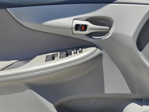 Used 2013 Toyota Corolla LE FWD image 23