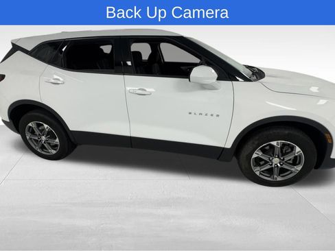 Used 2023 Chevrolet Blazer LT AWD/4WD image 2