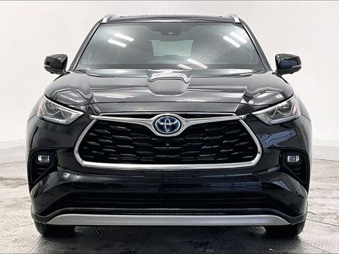 Used 2023 Toyota Highlander Platinum image 3
