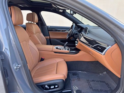 Used 2022 BMW 740i w/ M Sport Package RWD image 16