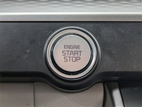 Used 2023 Kia Carnival LX image 31