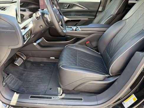 Used 2026 Cadillac Lyriq V w/ LPO, Floor Liner Package AWD/4WD image 4