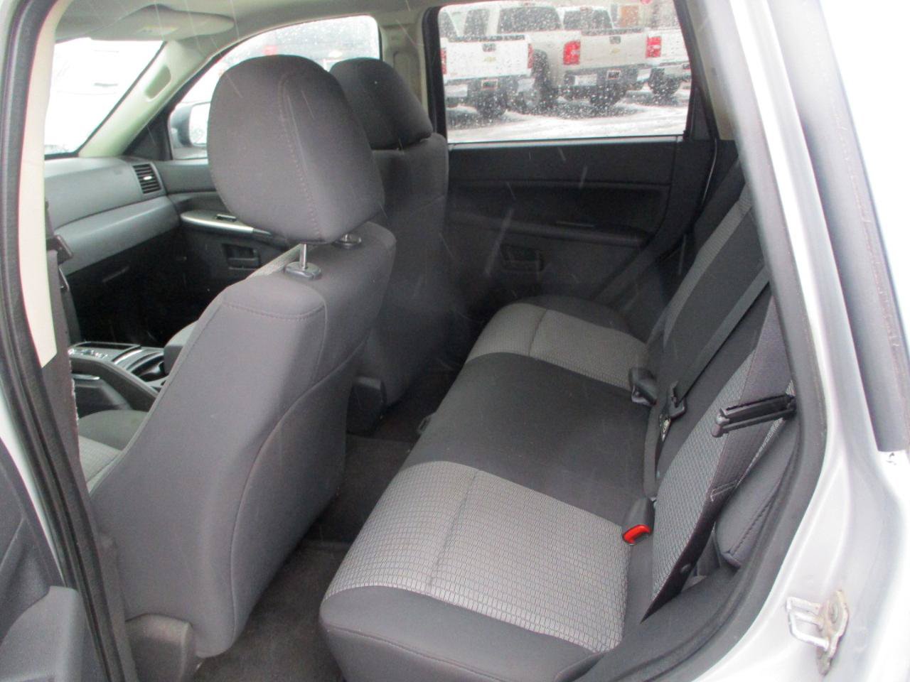 Used 2008 Jeep Grand Cherokee Laredo AWD/4WD image 9