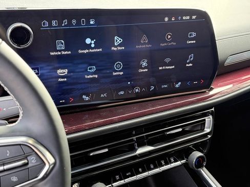 Used 2024 Chevrolet Traverse Z71 image 26