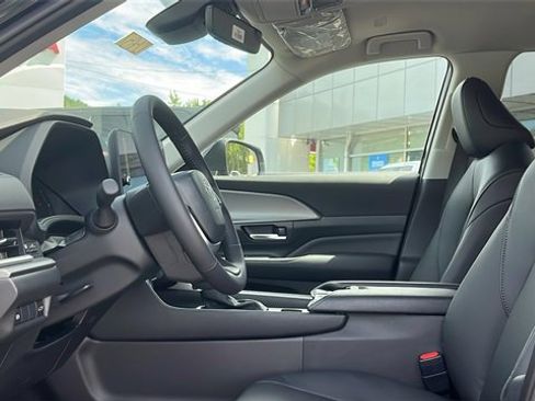 New 2025 Toyota Grand Highlander FWD image 7