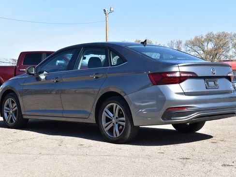 Used 2024 Volkswagen Jetta SE image 7