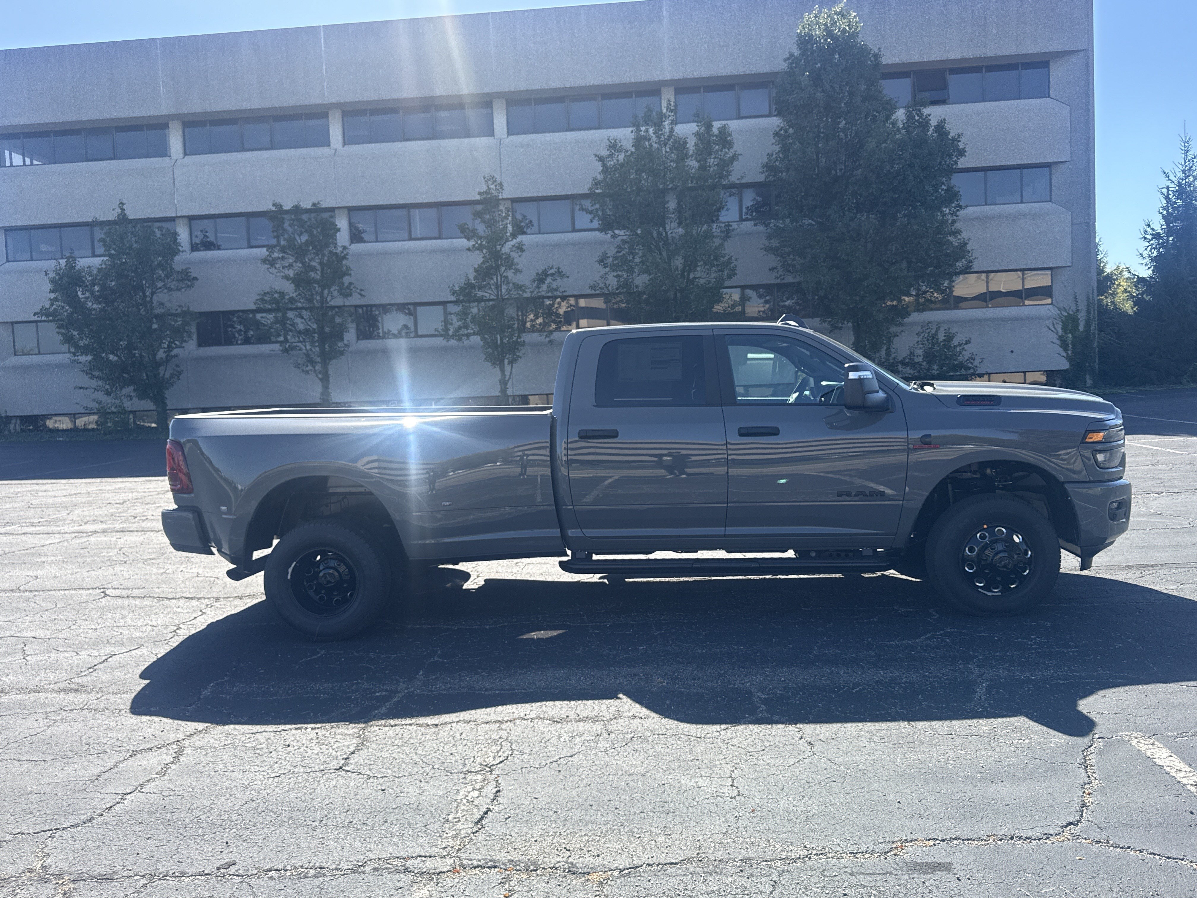 New 2027 RAM 3500 Big Horn AWD/4WD image 12
