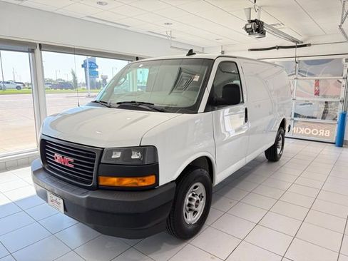 Used 2020 GMC Savana 2500 image 4