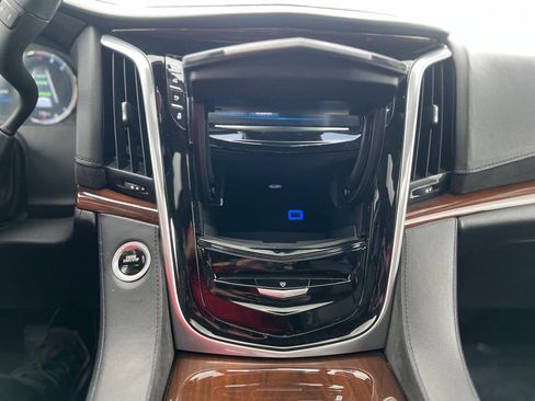 Used 2020 Cadillac Escalade ESV Luxury image 24