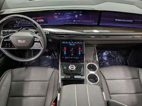 Used 2025 Cadillac Escalade Premium Luxury AWD/4WD image 23