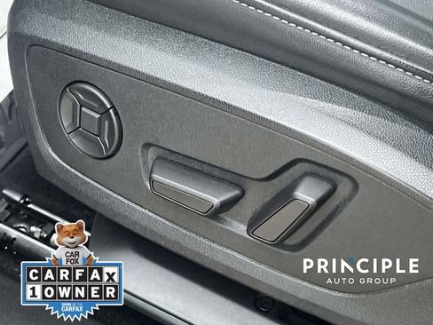Used 2019 Audi e-tron Prestige w/ Prestige Package AWD/4WD image 17