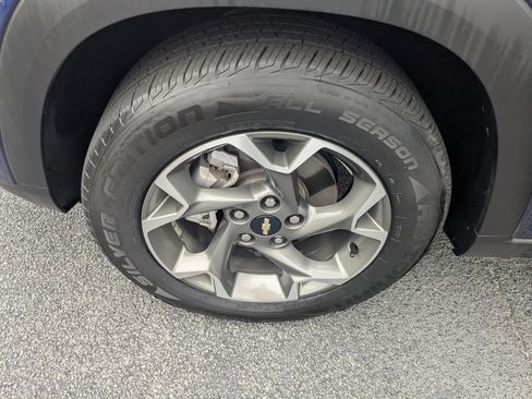 Used 2024 Chevrolet Trax LT w/ Sunroof Package FWD image 10