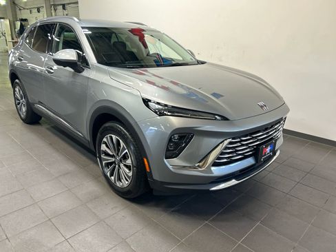 Used 2025 Buick Envision Preferred image 2