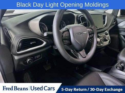 Certified 2024 Chrysler Pacifica Touring-L w/ S Appearance Package FWD image 13
