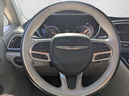 Used 2020 Chrysler Pacifica Limited FWD image 8