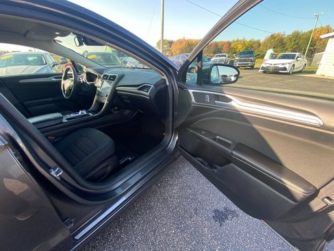 Used 2020 Ford Fusion SE image 8