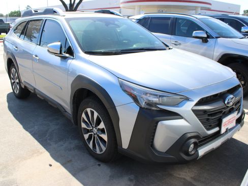 Used 2025 Subaru Outback Touring XT AWD/4WD image 2