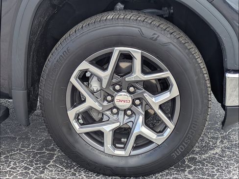 Used 2024 GMC Sierra 1500 SLT w/ SLT Premium Package RWD image 9