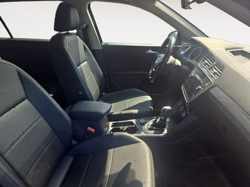 Used 2018 Volkswagen Tiguan SE AWD/4WD image 15