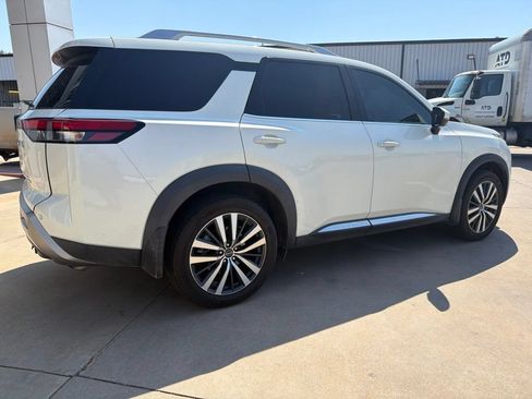Used 2022 Nissan Pathfinder Platinum w/ Cargo Package AWD/4WD image 3