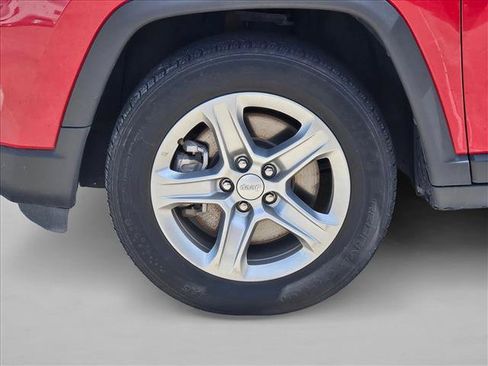 Used 2024 Jeep Compass Latitude AWD/4WD image 14