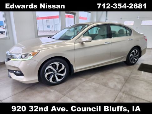 Used 2017 Honda Accord EX image 4