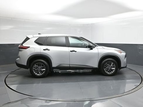 Used 2024 Nissan Rogue S AWD/4WD image 11