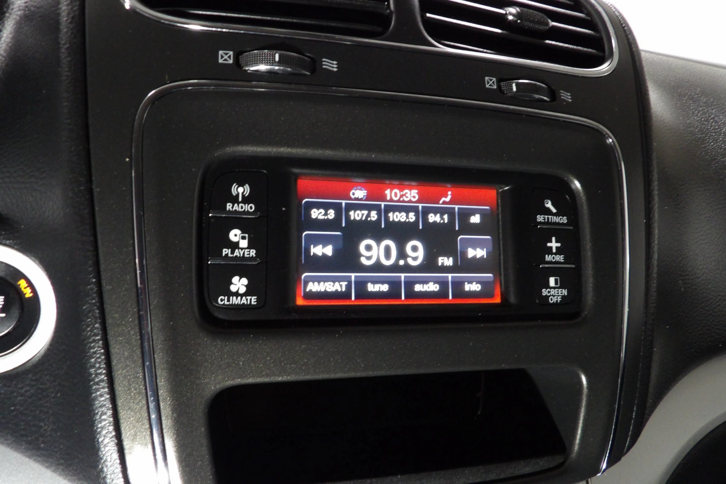 Used 2019 Dodge Journey SE w/ Connectivity Group FWD image 16