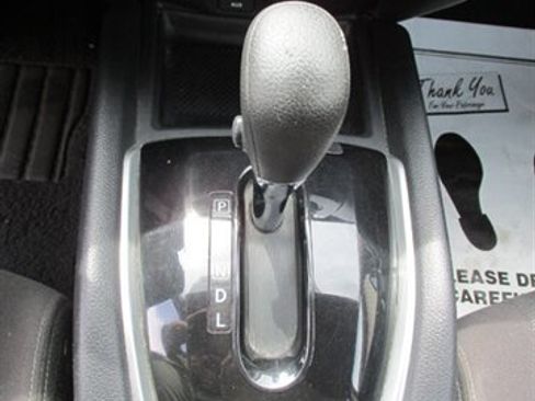 Used 2016 Nissan Rogue S AWD/4WD image 23