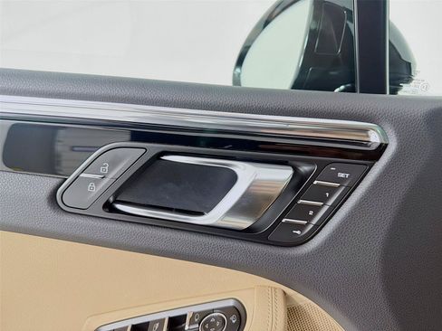 New 2026 Porsche Macan AWD/4WD image 7