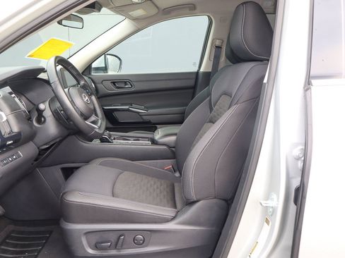 Used 2025 Nissan Pathfinder SV FWD image 7