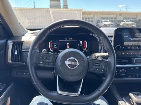 Used 2023 Nissan Pathfinder Platinum AWD/4WD image 44