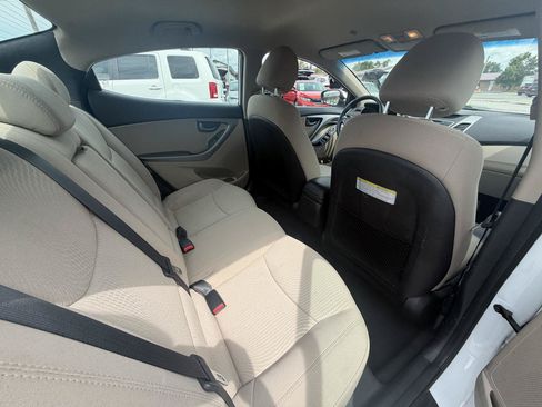 Used 2015 Hyundai Elantra SE w/ Option Group 02 FWD image 13