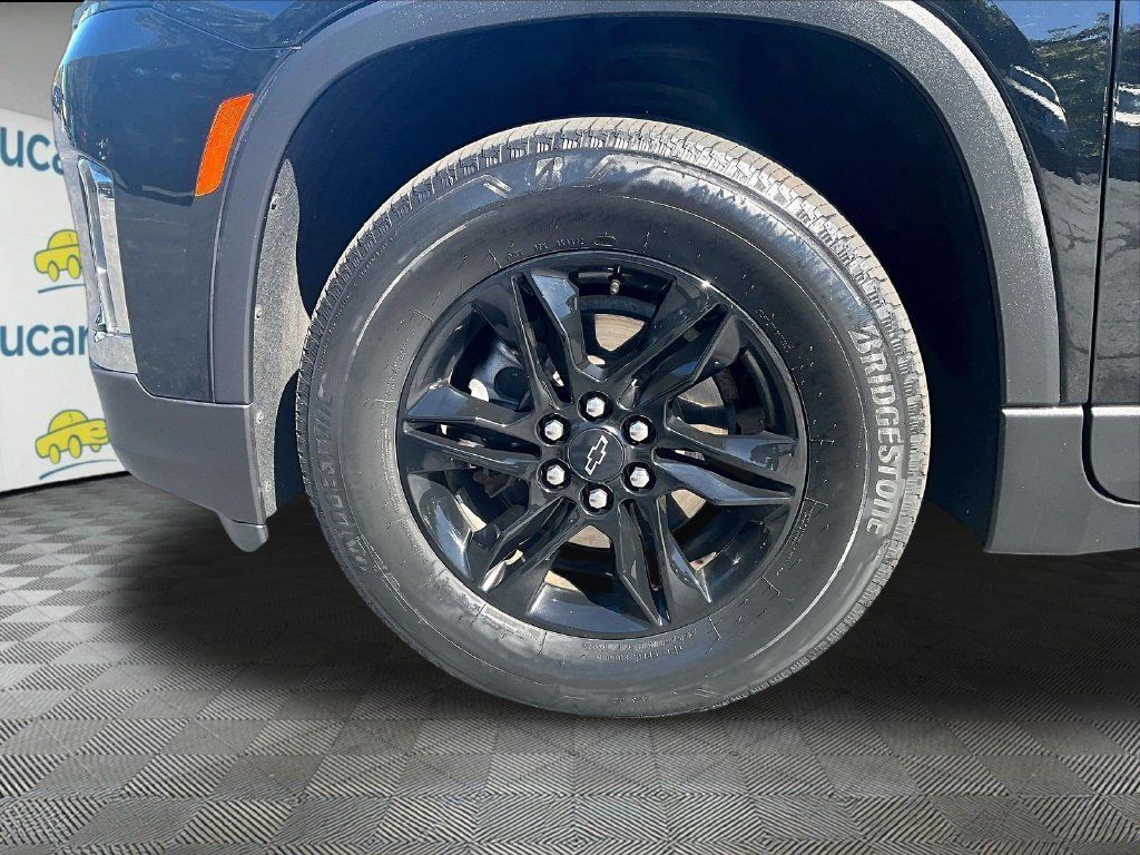 Used 2023 Chevrolet Traverse LT w/ Midnight/Sport Edition AWD/4WD image 7