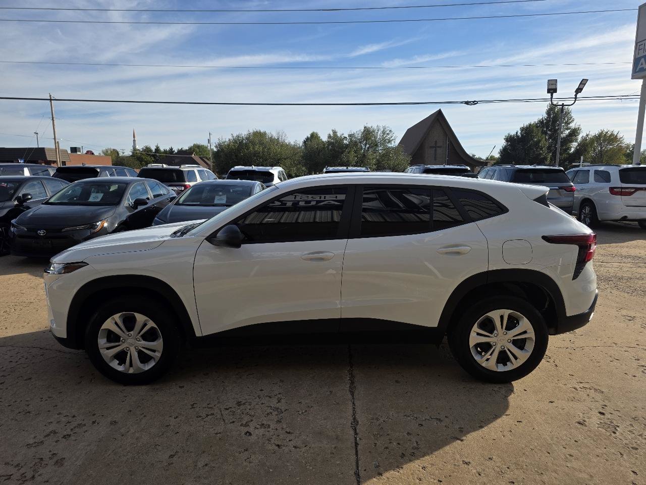 Used 2026 Chevrolet Trax LS FWD image 4