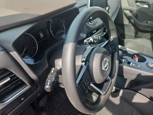 Used 2022 Nissan Rogue SV AWD/4WD image 9