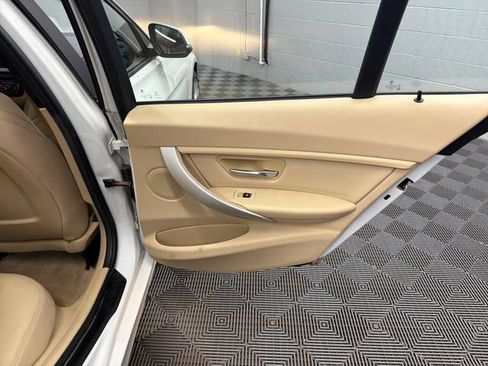 Used 2016 BMW 320i xDrive Sedan AWD/4WD image 14