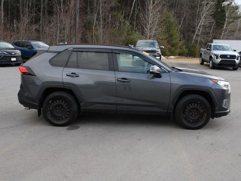 Used 2020 Toyota RAV4 XLE Premium image 4