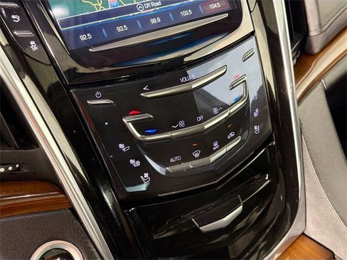 Used 2018 Cadillac Escalade Premium Luxury image 15
