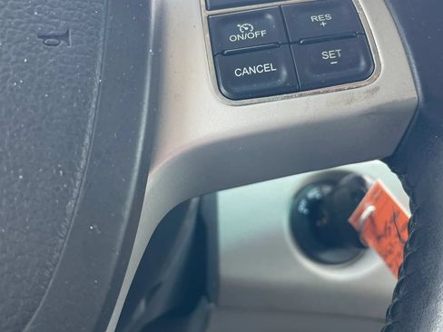 Used 2012 Volkswagen Routan S FWD image 18