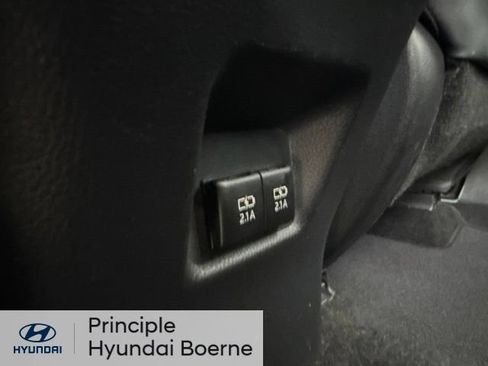 Used 2019 Toyota RAV4 XLE Premium FWD image 29