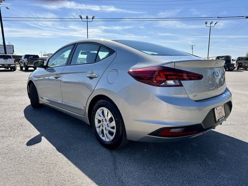 Used 2020 Hyundai Elantra SE image 3