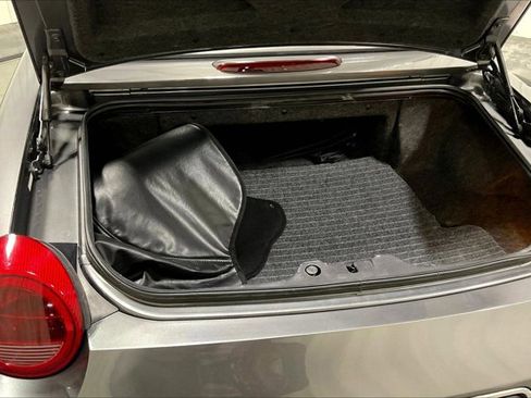 Used 2003 Ford Thunderbird image 32