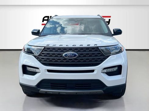 Used 2023 Ford Explorer XLT w/ Equipment Group 202A AWD/4WD image 2