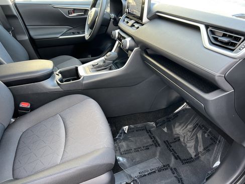 Used 2025 Toyota RAV4 XLE AWD/4WD image 22