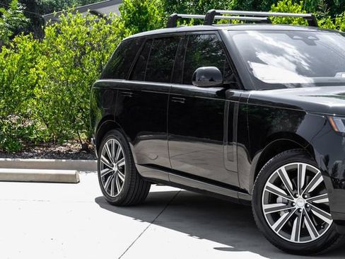 Used 2024 Land Rover Range Rover SE AWD/4WD image 8