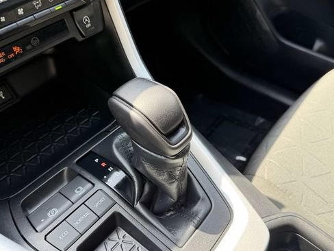 Used 2021 Toyota RAV4 XLE w/ Convenience Package FWD image 26
