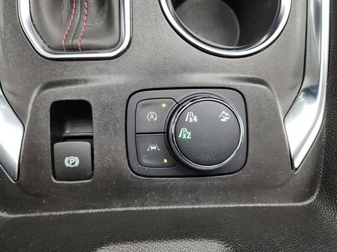 Used 2023 Chevrolet Traverse RS image 36