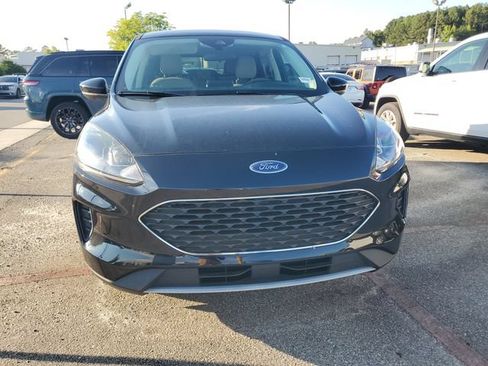 Used 2021 Ford Escape SE FWD image 2